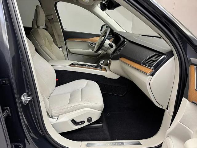 2021 Volvo XC90 T6 Momentum 7 Passenger
