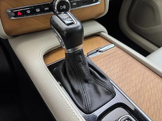 2021 Volvo XC90 T6 Momentum 7 Passenger