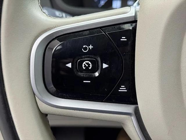 2021 Volvo XC90 T6 Momentum 7 Passenger