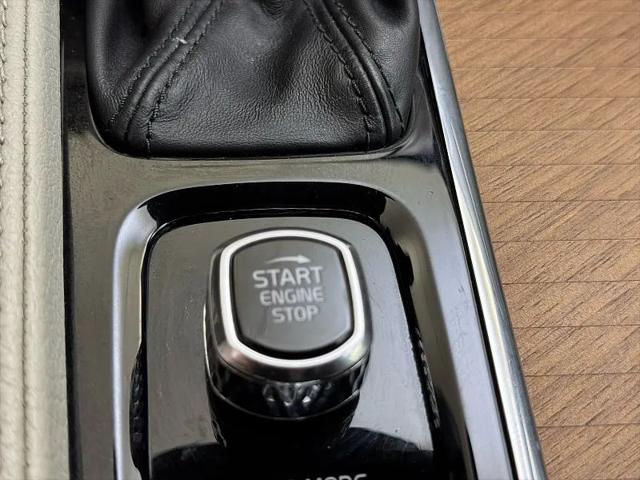 2021 Volvo XC90 T6 Momentum 7 Passenger