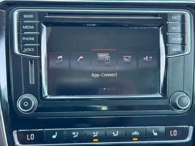 2017 Volkswagen Passat 1.8T R-Line