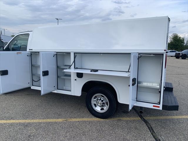2025 GMC Savana Cutaway Work Van