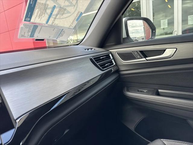2026 Volkswagen Atlas Cross Sport SE with Technology