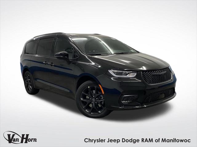 2026 Chrysler Pacifica Select for sale in Manitowoc, WI