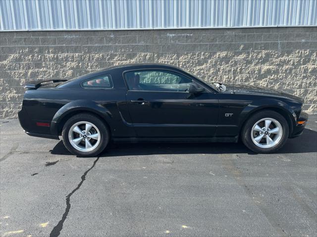 2005 Ford Mustang GT Premium's photo