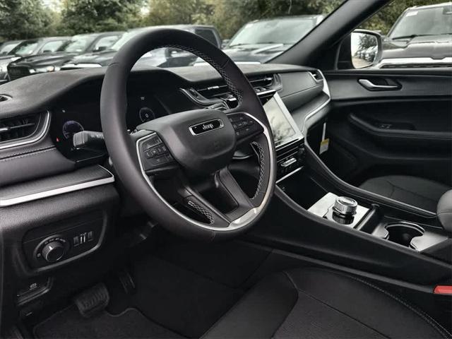 2025 Jeep Grand Cherokee GRAND CHEROKEE LAREDO X 4X2