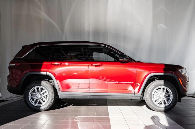 2025 Jeep Grand Cherokee GRAND CHEROKEE LAREDO X 4X4