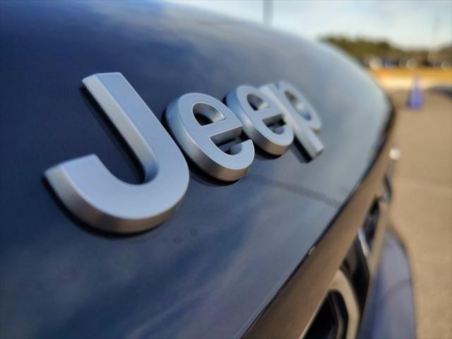 2025 Jeep Grand Cherokee GRAND CHEROKEE L LAREDO X 4X4