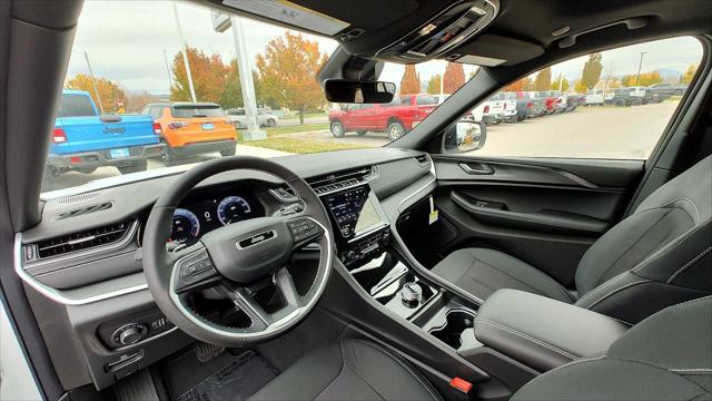 2025 Jeep Grand Cherokee GRAND CHEROKEE LAREDO X 4X4