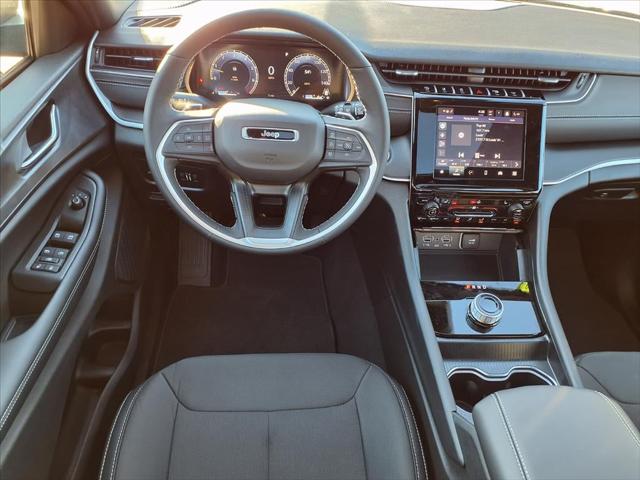 2025 Jeep Grand Cherokee GRAND CHEROKEE L LAREDO X 4X4