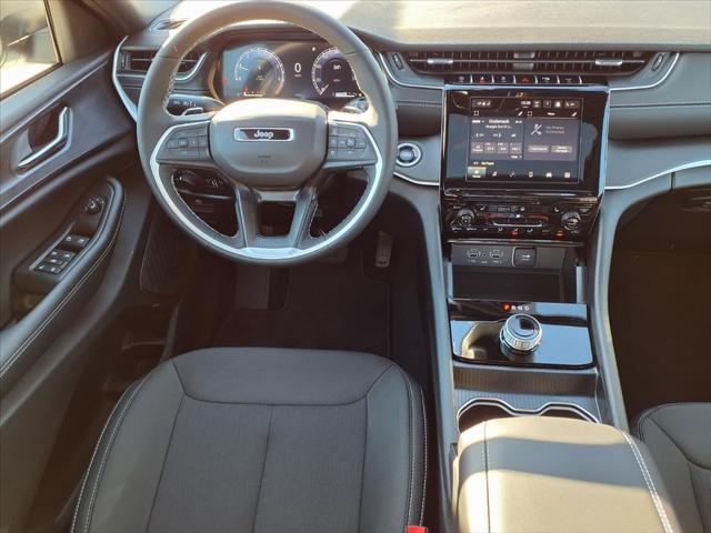 2025 Jeep Grand Cherokee GRAND CHEROKEE L LAREDO X 4X4