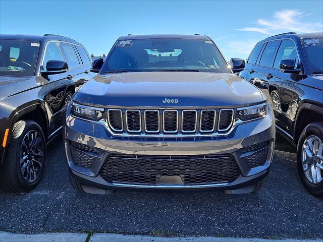 2025 Jeep Grand Cherokee GRAND CHEROKEE LAREDO X 4X4