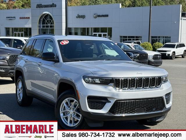 2025 Jeep Grand Cherokee GRAND CHEROKEE LAREDO X 4X4