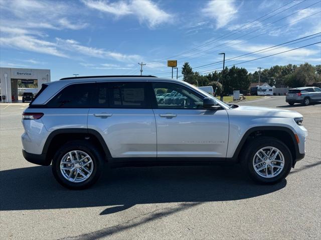 2025 Jeep Grand Cherokee GRAND CHEROKEE LAREDO X 4X4