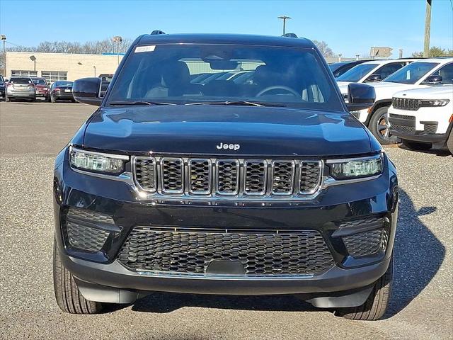 2025 Jeep Grand Cherokee GRAND CHEROKEE LAREDO X 4X4