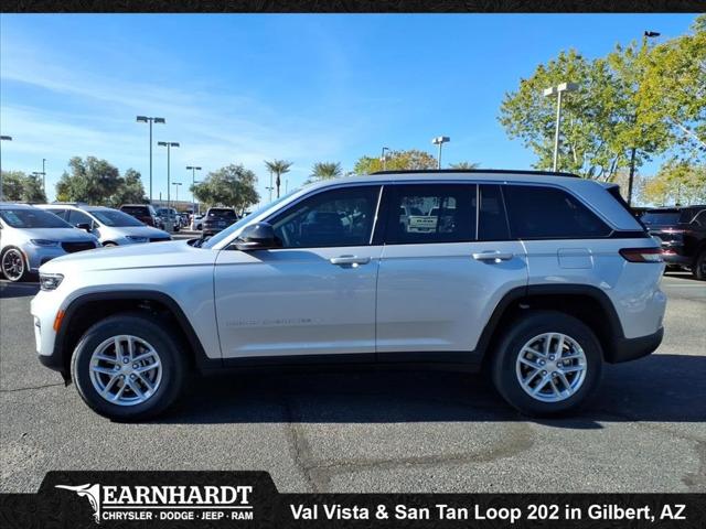 2025 Jeep Grand Cherokee GRAND CHEROKEE LAREDO X 4X4