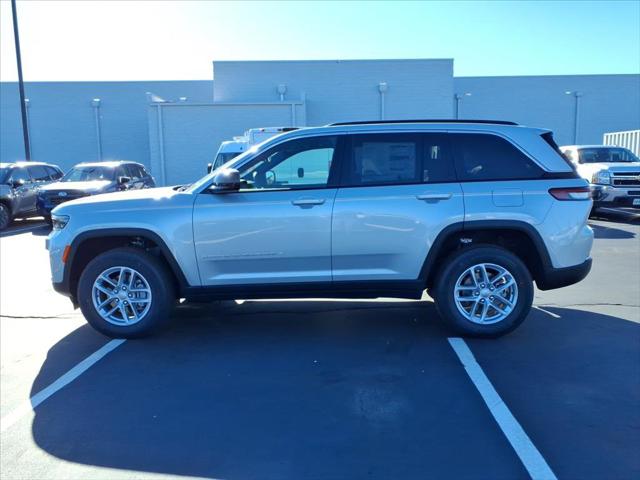 2025 Jeep Grand Cherokee GRAND CHEROKEE LAREDO X 4X4