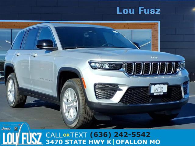 2025 Jeep Grand Cherokee GRAND CHEROKEE LAREDO X 4X4
