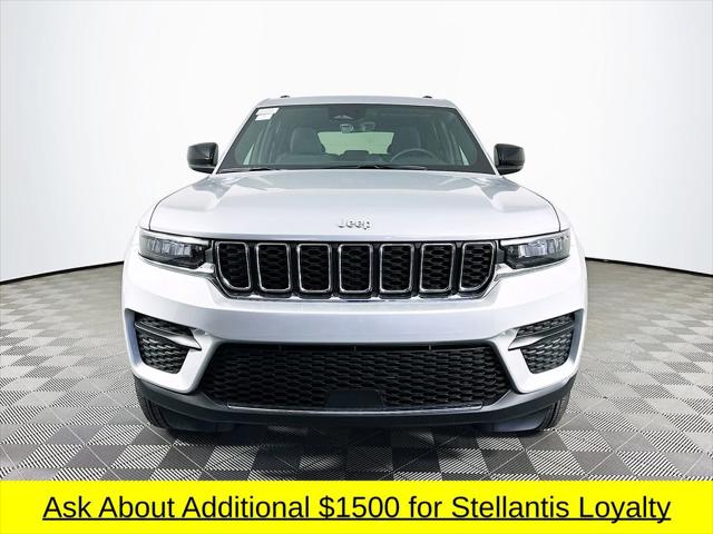 2025 Jeep Grand Cherokee GRAND CHEROKEE LAREDO X 4X4