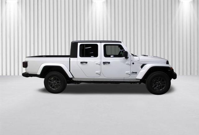 2026 Jeep Gladiator GLADIATOR SPORT S 4X4 2026 Jeep Gladiator GLADIATOR SPORT S 4X4