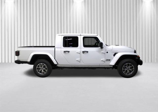 2026 Jeep Gladiator GLADIATOR SPORT S 4X4 2026 Jeep Gladiator GLADIATOR SPORT S 4X4
