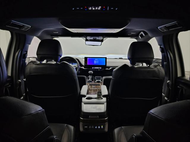 2025 Toyota Sienna Platinum 2025 Toyota Sienna Platinum