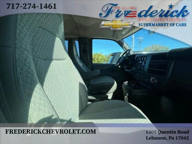 2025 Chevrolet Express Passenger RWD 2500 Regular Wheelbase LT