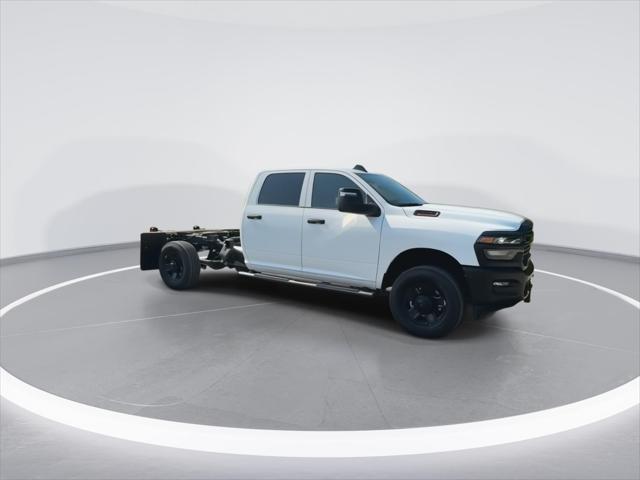 2025 RAM 3500 Tradesman Crew Cab 4x4 8 Box