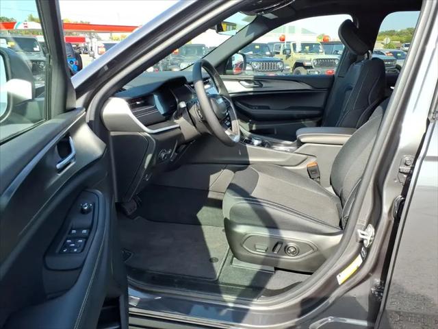 2025 Jeep Grand Cherokee L Laredo X 4x4