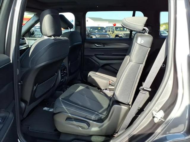 2025 Jeep Grand Cherokee L Laredo X 4x4