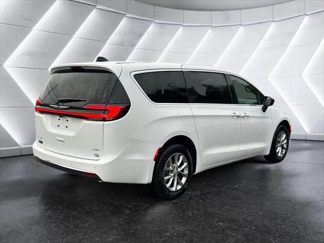 2026 Chrysler Pacifica Select AWD