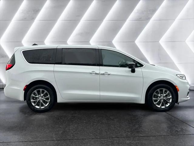 2026 Chrysler Pacifica Select AWD