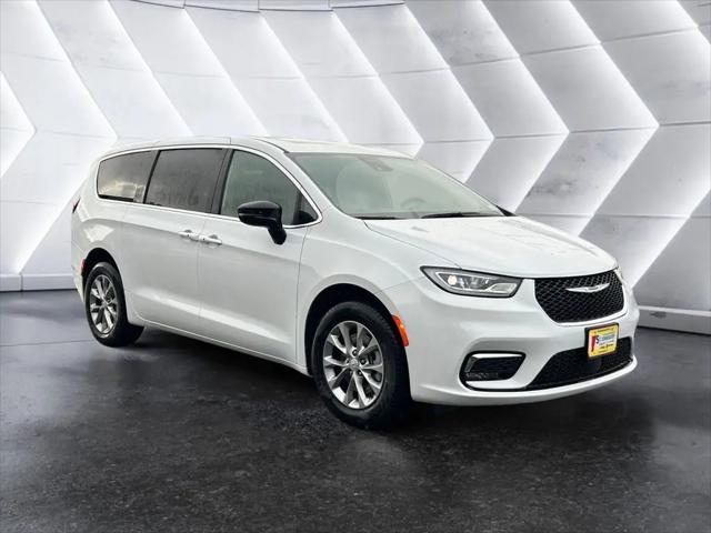 2026 Chrysler Pacifica Select AWD