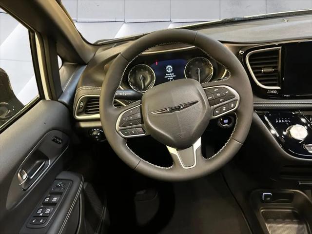 2026 Chrysler Pacifica Select AWD