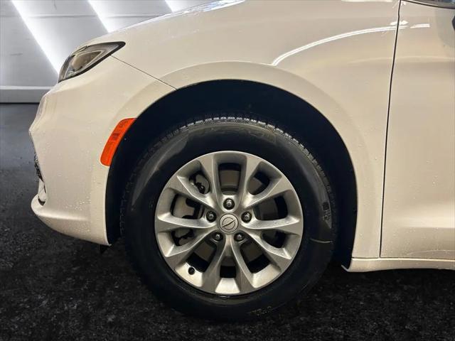 2026 Chrysler Pacifica Select AWD