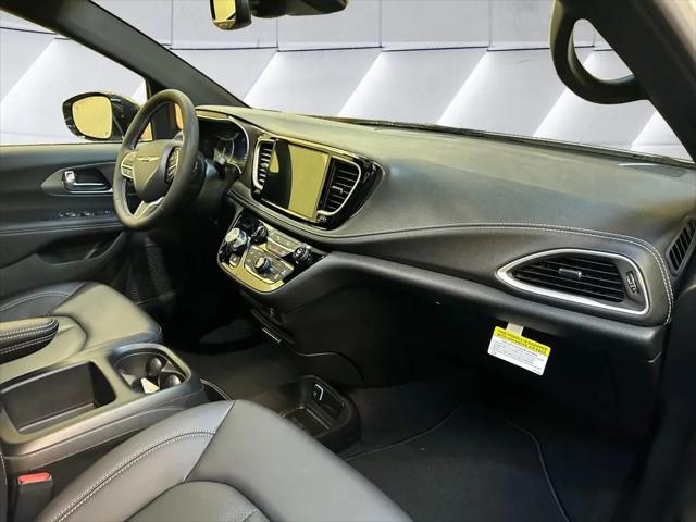 2026 Chrysler Pacifica Select AWD
