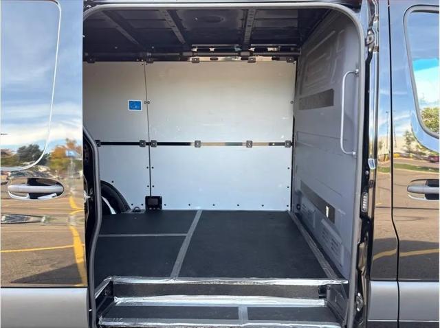 2022 Mercedes-Benz Sprinter 2500 Standard Roof V6