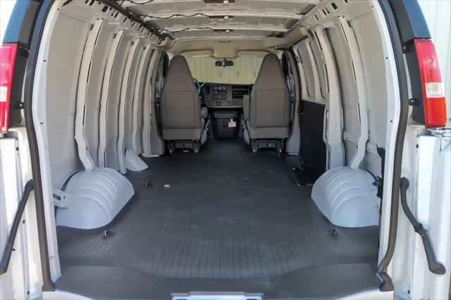 2025 GMC Savana Cargo RWD 2500 Regular Wheelbase Work Van