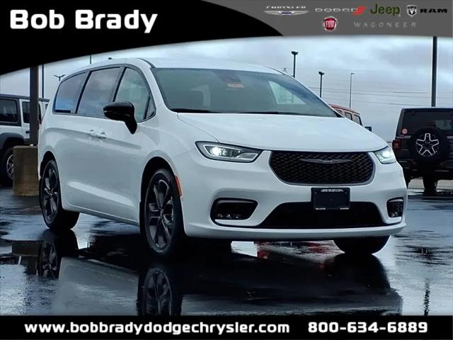 2026 Chrysler Pacifica Select for sale in Decatur, IL