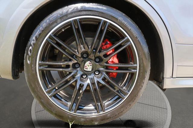 2013 Porsche Cayenne GTS