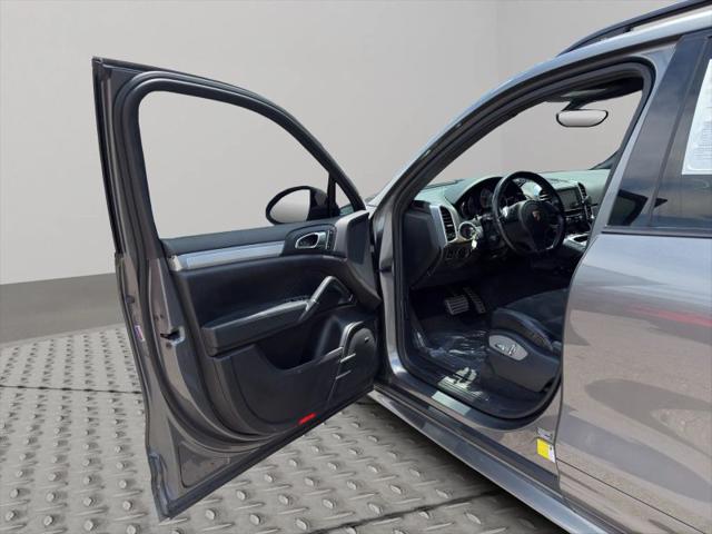 2013 Porsche Cayenne GTS