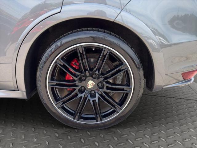 2013 Porsche Cayenne GTS