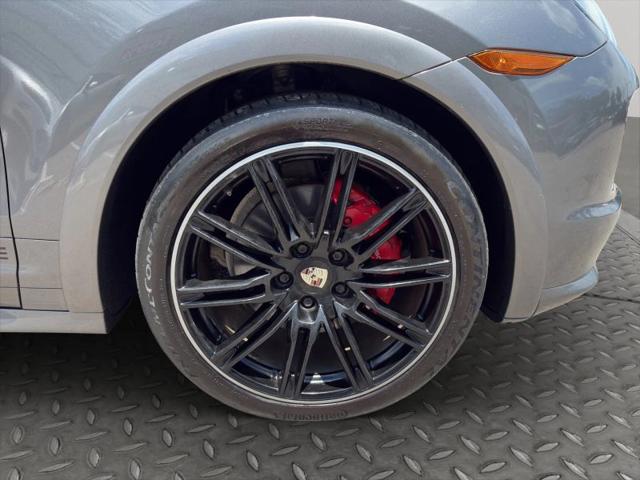 2013 Porsche Cayenne GTS