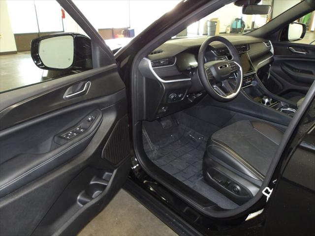2025 Jeep Grand Cherokee L Altitude 4x4