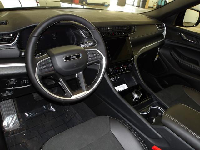 2025 Jeep Grand Cherokee L Altitude 4x4
