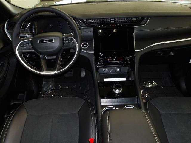 2025 Jeep Grand Cherokee L Altitude 4x4