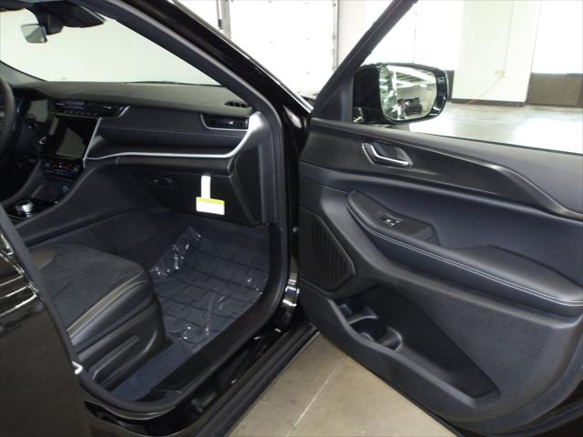 2025 Jeep Grand Cherokee L Altitude 4x4