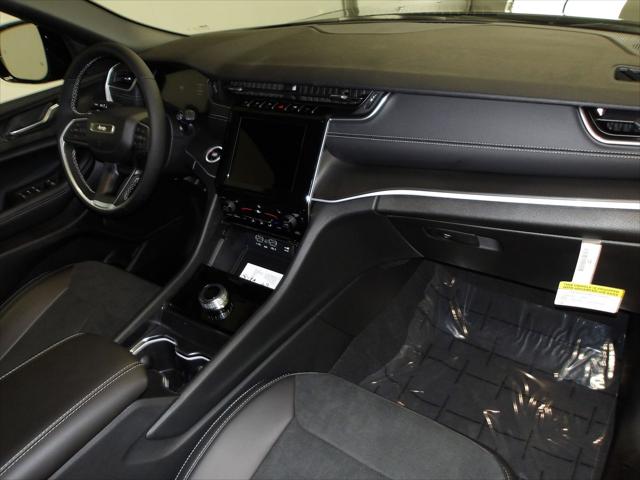 2025 Jeep Grand Cherokee L Altitude 4x4
