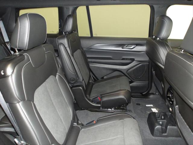 2025 Jeep Grand Cherokee L Altitude 4x4