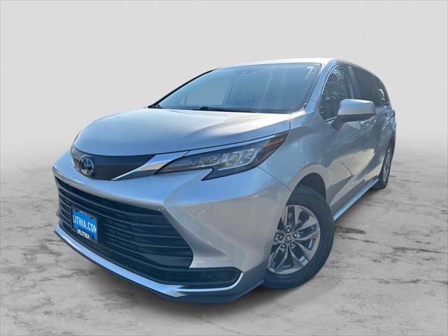 2023 Toyota Sienna LE 2023 Toyota Sienna LE